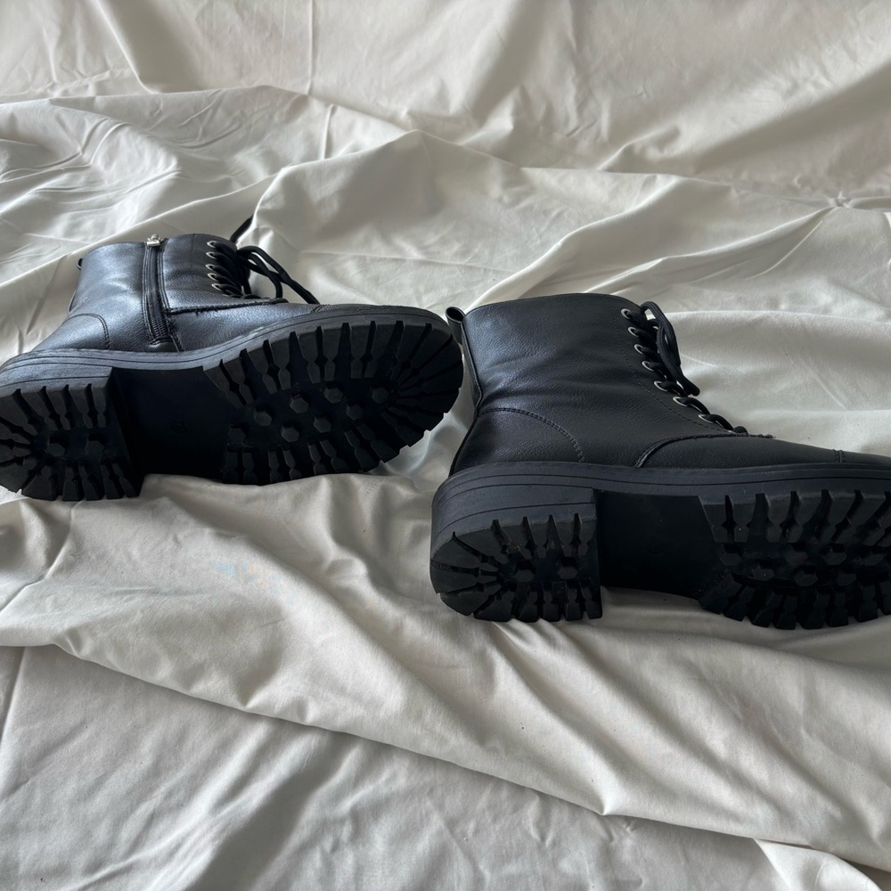 Vepose Black Combat Boots with Side Zipper - Picture 9 of 11